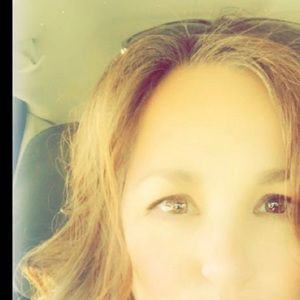 Meet your Posher, Deedee